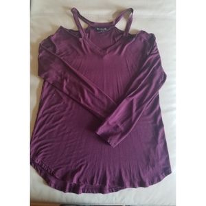 Amaryliss cold shoulder long top